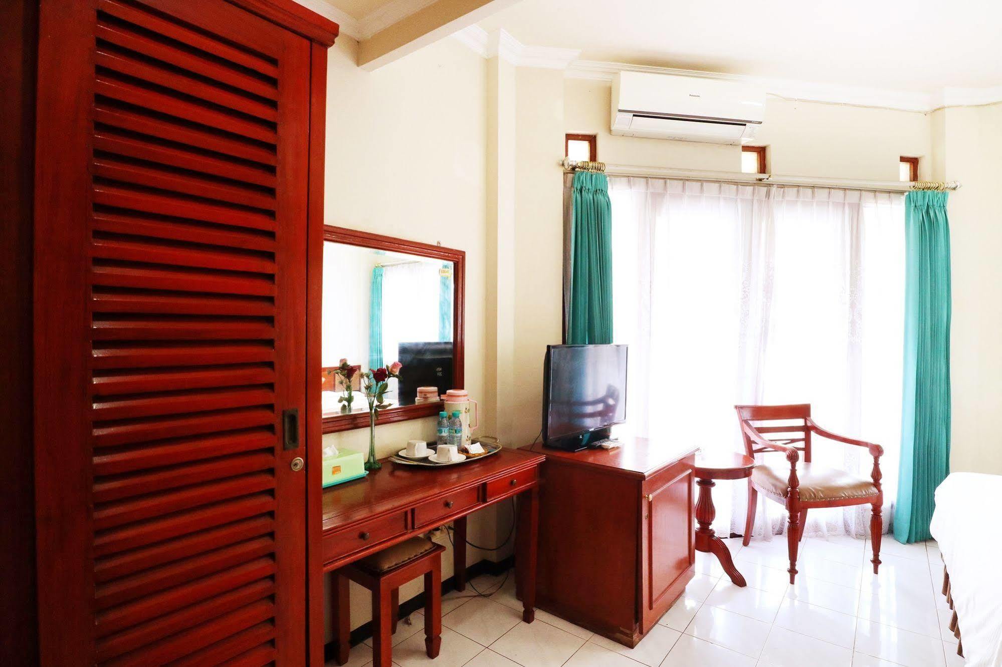 Hotel Pasah Asi Surabaya Exterior photo