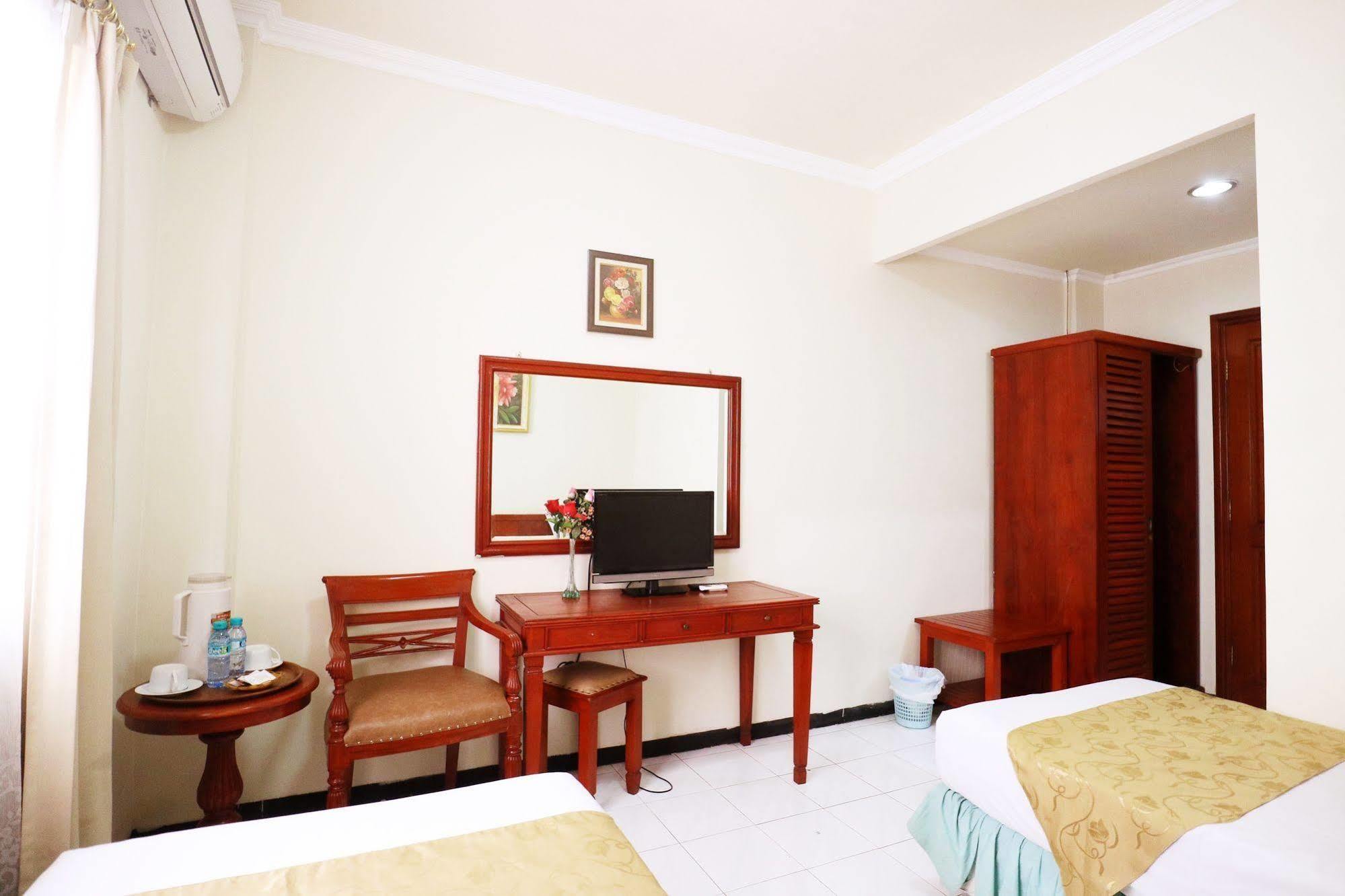 Hotel Pasah Asi Surabaya Exterior photo