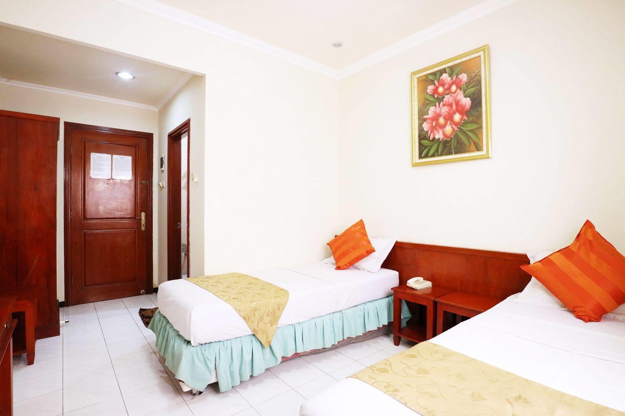 Hotel Pasah Asi Surabaya Exterior photo